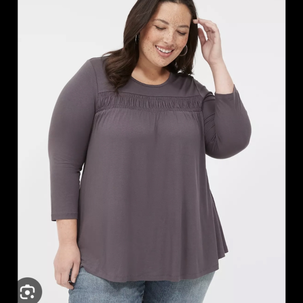 Lane Bryant Swing 3/4 Sleeve V neck front pleated top, size 14/16